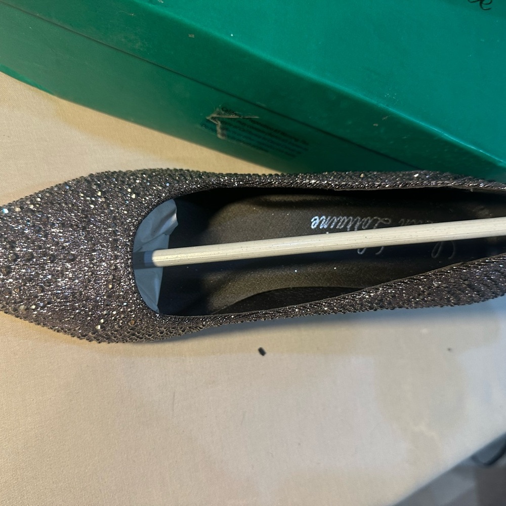 Lauren Lorraine Silver Glitter Pointed Kitten Heel Pumps - Picture 2 of 4